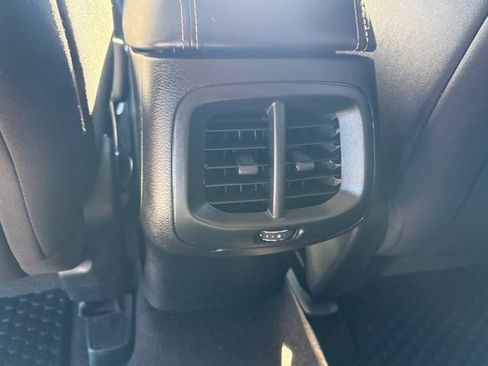 Used 2018 Jeep Cherokee Latitude w/ Cold Weather Group AWD/4WD image 17