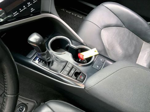 Used 2020 Toyota Camry XSE image 16