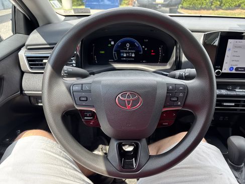 Certified 2025 Toyota Camry LE FWD image 17