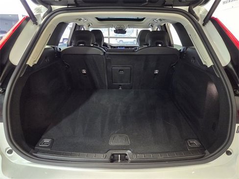 Used 2025 Volvo XC60 B5 Core image 20