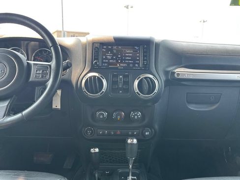 Used 2017 Jeep Wrangler Unlimited Sahara w/ Connectivity Group AWD/4WD image 22
