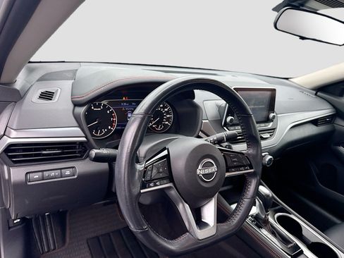 Used 2023 Nissan Altima 2.5 SR AWD/4WD image 9