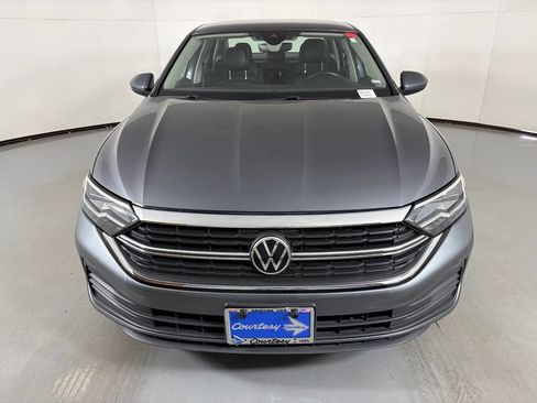 Used 2024 Volkswagen Jetta SE FWD image 3
