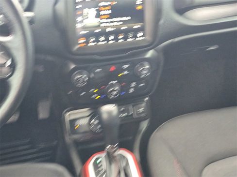 Used 2022 Jeep Renegade Trailhawk image 17