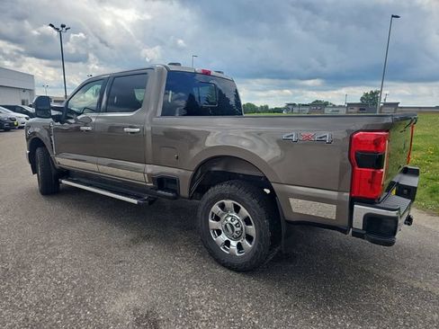 Used 2023 Ford F250 Lariat w/ Chrome Package AWD/4WD image 3