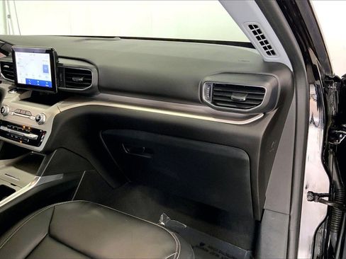 Used 2022 Ford Explorer XLT w/ Equipment Group 202A image 16