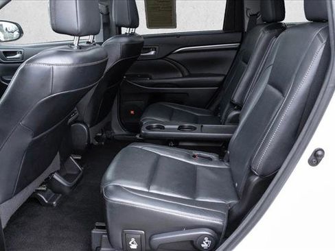Used 2016 Toyota Highlander Limited Platinum image 24