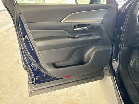 Used 2025 Toyota Grand Highlander LE image 26