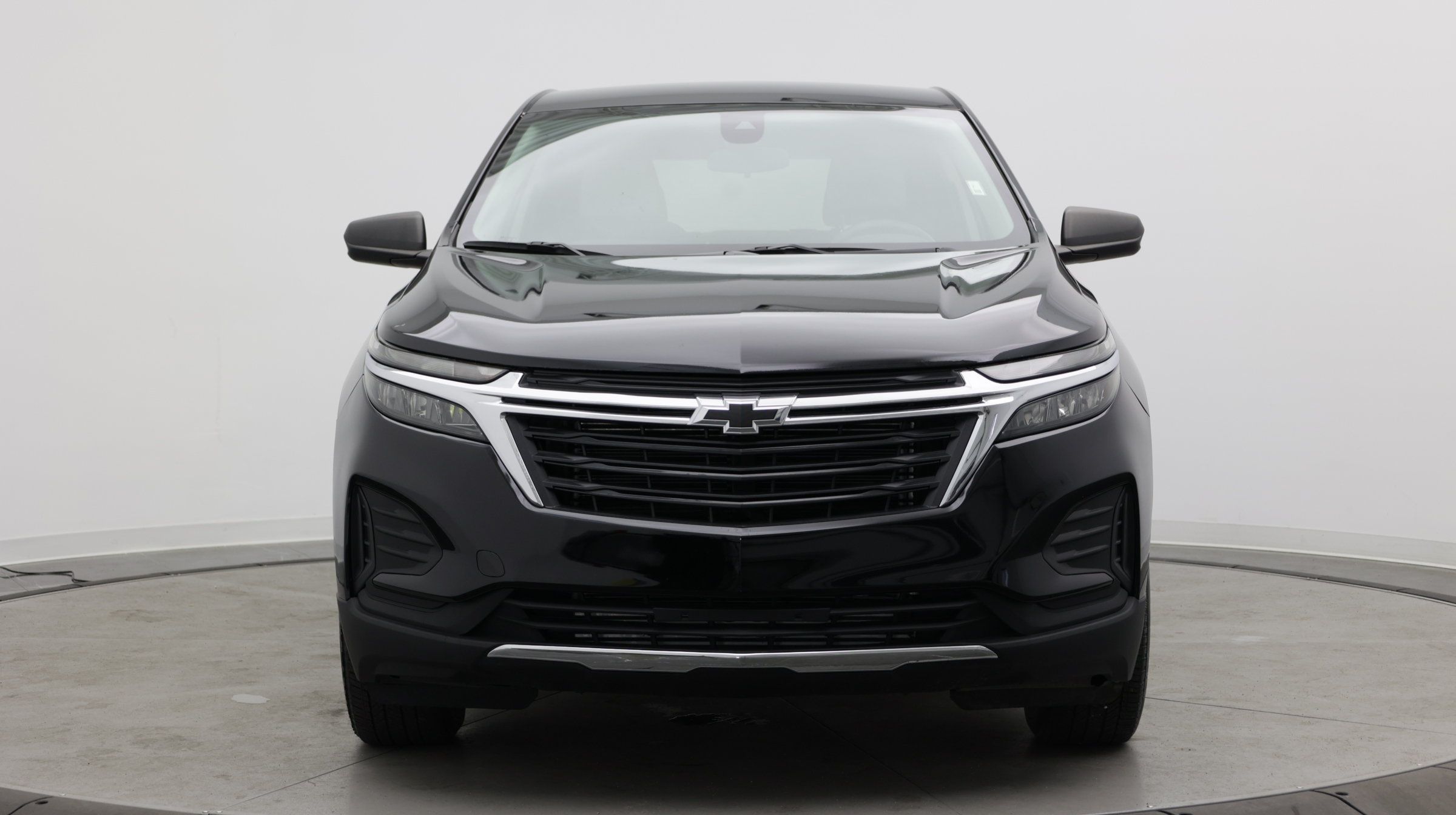 Used 2024 Chevrolet Equinox LS w/ LS Convenience Package AWD/4WD image 2