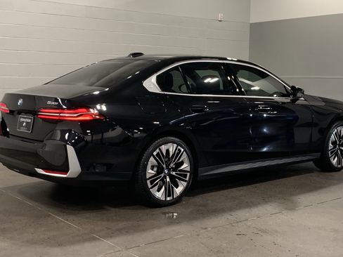 Used 2026 BMW 530i w/ Premium Package RWD image 8