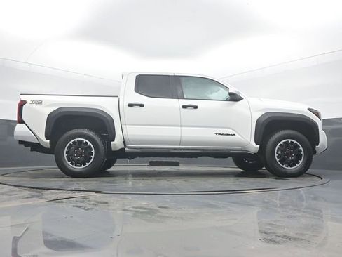 Used 2025 Toyota Tacoma TRD Off-Road AWD/4WD image 52