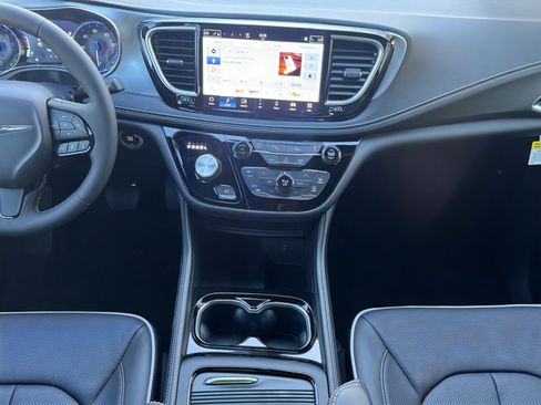 New 2026 Chrysler Pacifica Limited w/ S Appearance Package image 15
