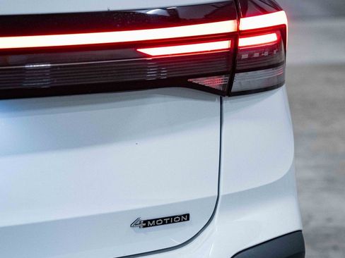 New 2025 Volkswagen Taos SE image 6