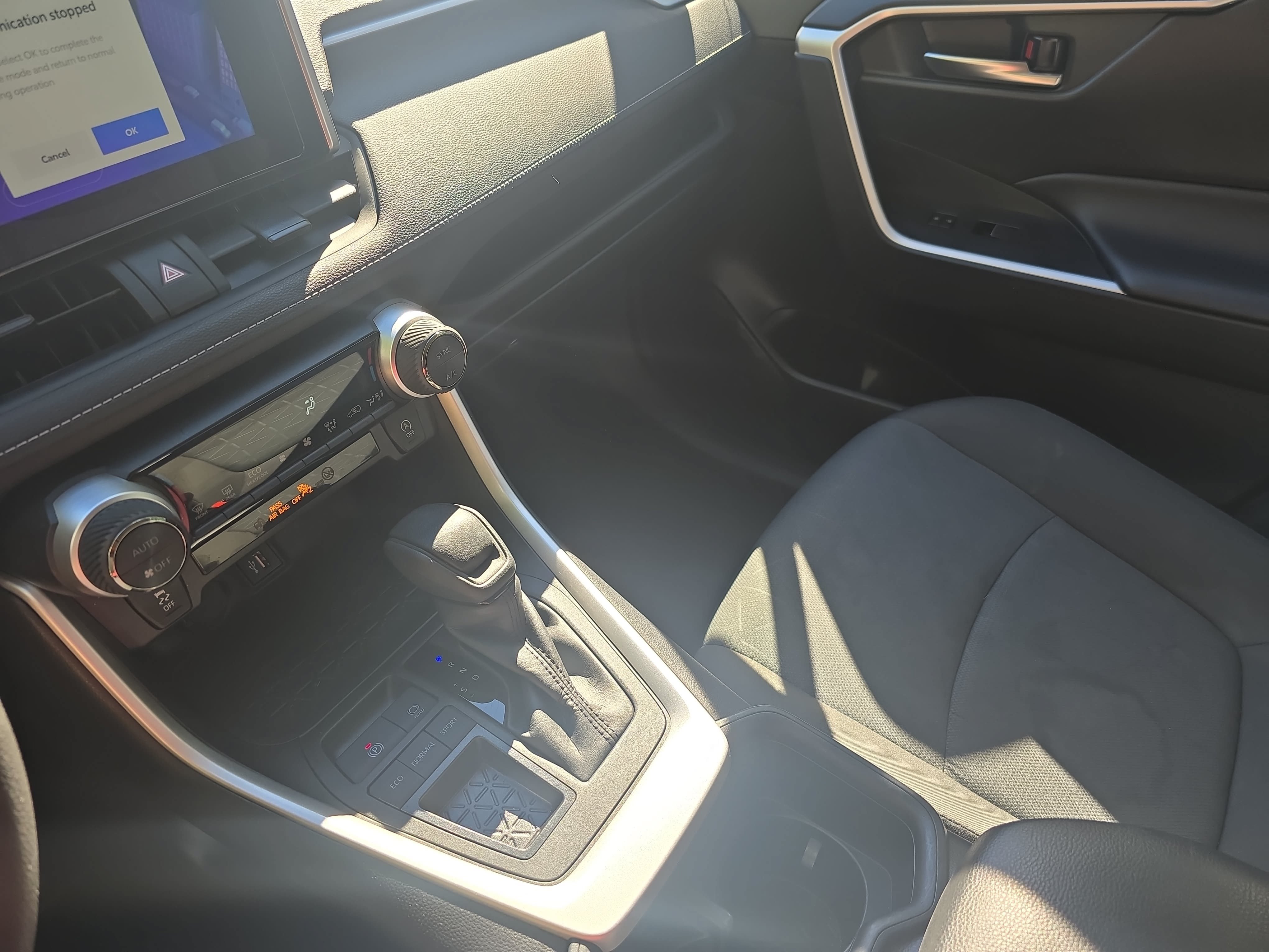 Used 2025 Toyota RAV4 XLE FWD image 22