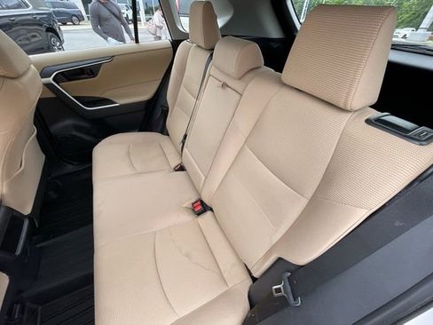 Used 2020 Toyota RAV4 LE FWD image 17