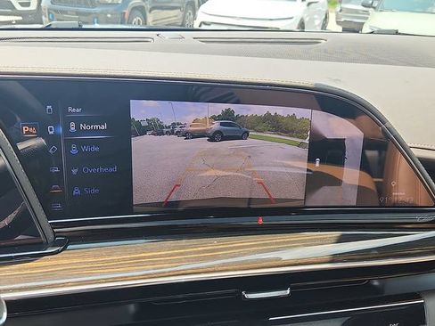 Used 2024 Cadillac Escalade Premium Luxury AWD/4WD image 19