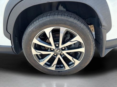 Used 2022 Toyota Corolla Cross XLE w/ Convenience Package image 40