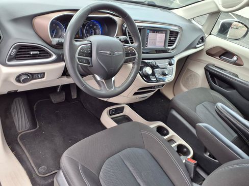 Used 2022 Chrysler Voyager LX FWD image 21