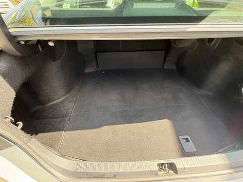 Used 2019 Toyota Camry SE image 16