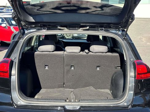 Used 2022 Kia Niro LX image 11