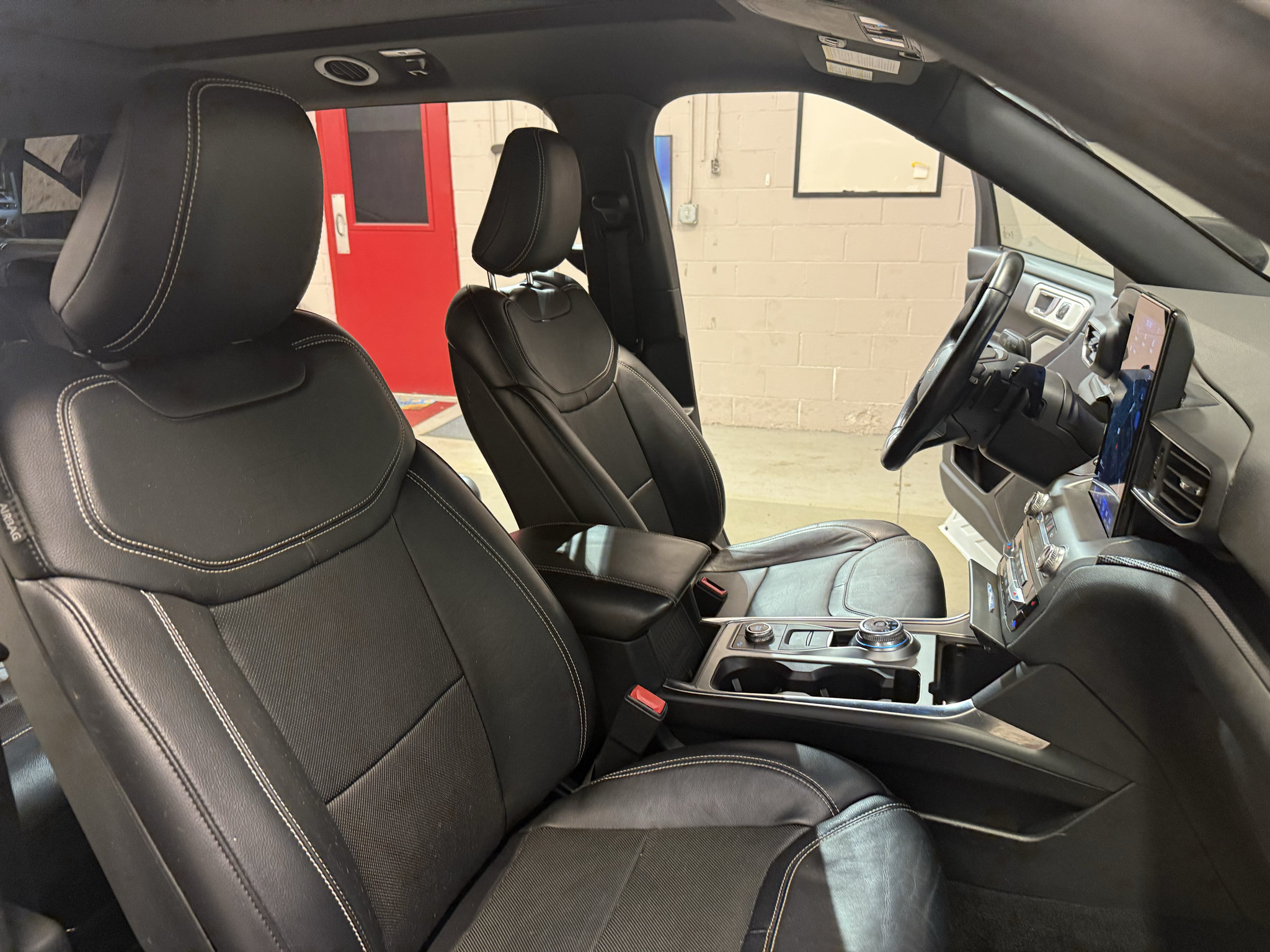 Used 2020 Ford Explorer ST w/ Premium Technology Package AWD/4WD image 17