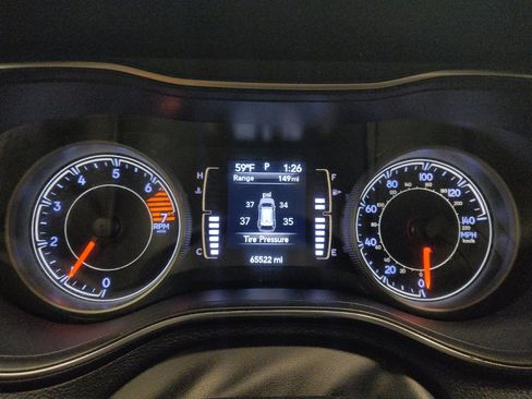 Used 2019 Jeep Cherokee Latitude Plus FWD image 23