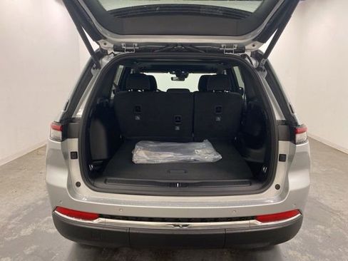 Used 2025 Jeep Grand Cherokee Laredo X w/ Luxury Tech Group I image 27