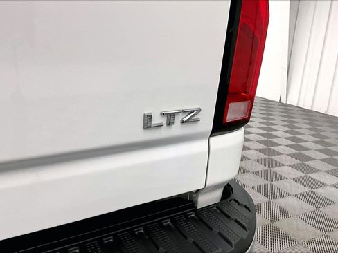 Used 2025 Chevrolet Silverado 2500 LTZ w/ LTZ Convenience Package AWD/4WD image 9