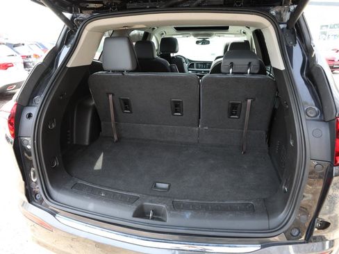 Used 2019 Buick Enclave Essence image 13