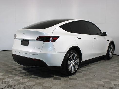 Used 2021 Tesla Model Y Long Range image 37