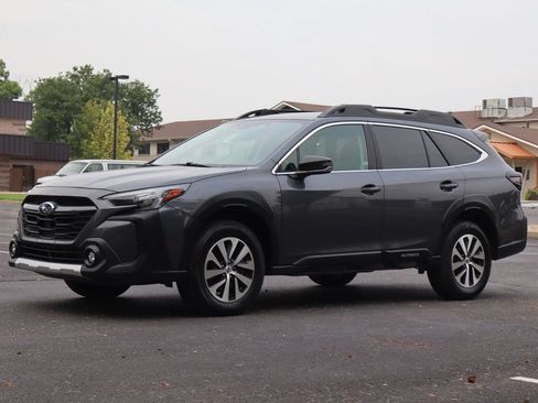 Used 2023 Subaru Outback Premium AWD/4WD image 11