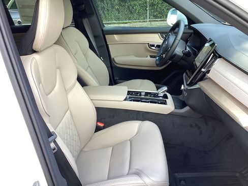 Used 2026 Volvo XC90 B5 Core w/ Protection Package Premier image 21