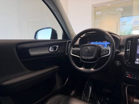 Used 2025 Volvo XC40 B5 Core AWD/4WD image 11