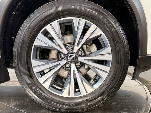 Used 2023 Nissan Rogue SV w/ SV Premium B Package image 21