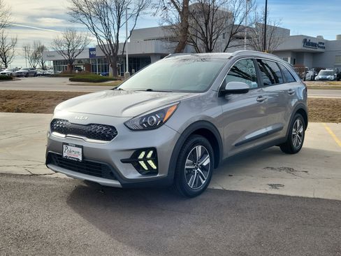 Used 2022 Kia Niro LXS image 4