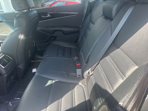 Used 2019 Kia Sorento EX image 14