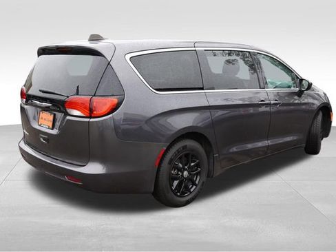 Certified 2023 Chrysler Voyager LX FWD image 6