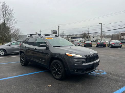 Used 2016 Jeep Cherokee Latitude w/ Safety/Convenience Group image 7