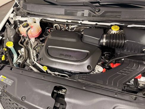 Used 2023 Chrysler Pacifica Touring-L FWD image 49