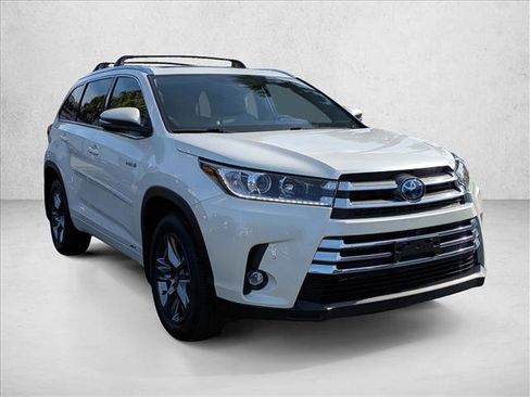 Used 2019 Toyota Highlander Limited Platinum image 3