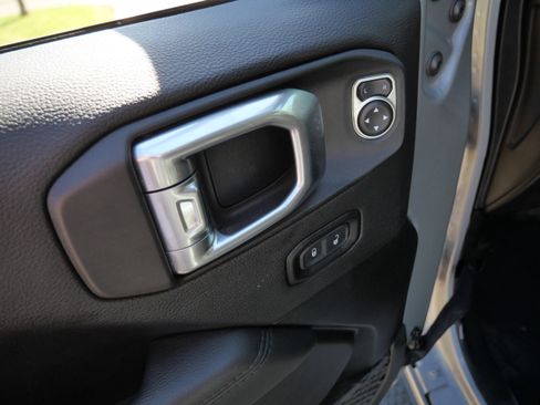 Used 2021 Jeep Wrangler Unlimited Sahara AWD/4WD image 19