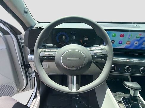 Certified 2025 Hyundai Kona SE FWD image 11