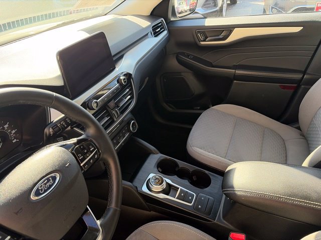 Used 2022 Ford Escape SE w/ Cold Weather Package FWD image 17