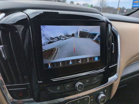 Used 2023 Chevrolet Traverse Premier image 24