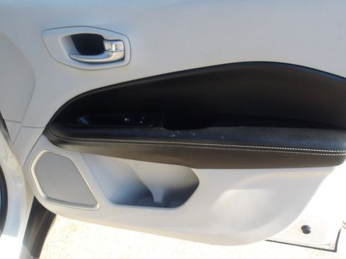 Used 2018 Jeep Compass Latitude w/ Popular Equipment Group image 9