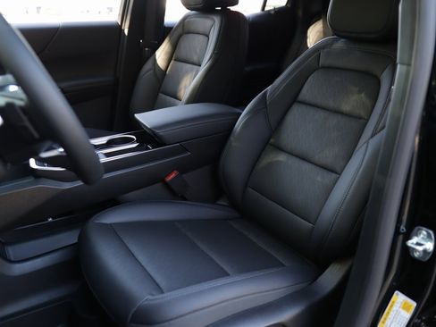 New 2026 Chevrolet Equinox LT w/ Convenience Package II image 25