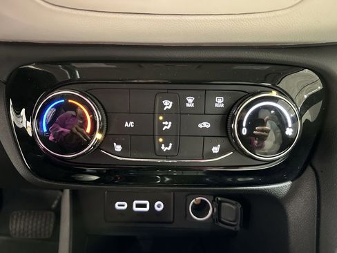 Used 2022 Buick Encore GX Preferred w/ Cold Weather Comfort Package image 16