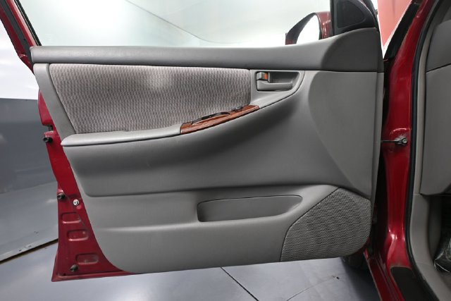 Used 2005 Toyota Corolla LE w/ Audio Value Pkg FWD image 13
