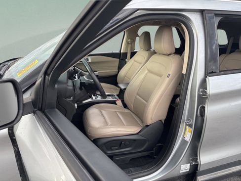 Used 2021 Ford Explorer XLT w/ Equipment Group 202A image 27