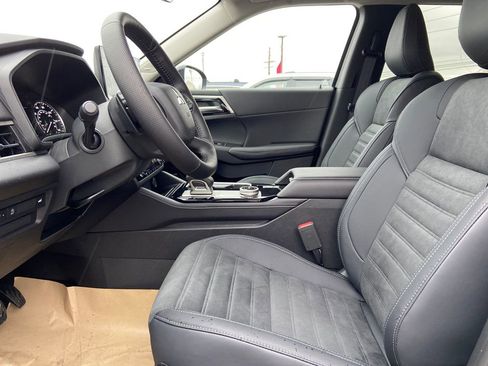 New 2026 Mitsubishi Outlander SE AWD/4WD image 11